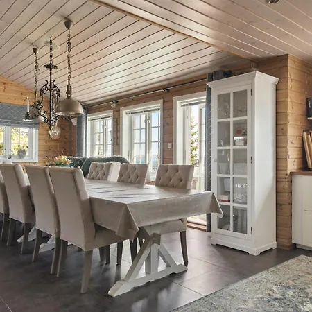 Modern Family Near Vinterland *